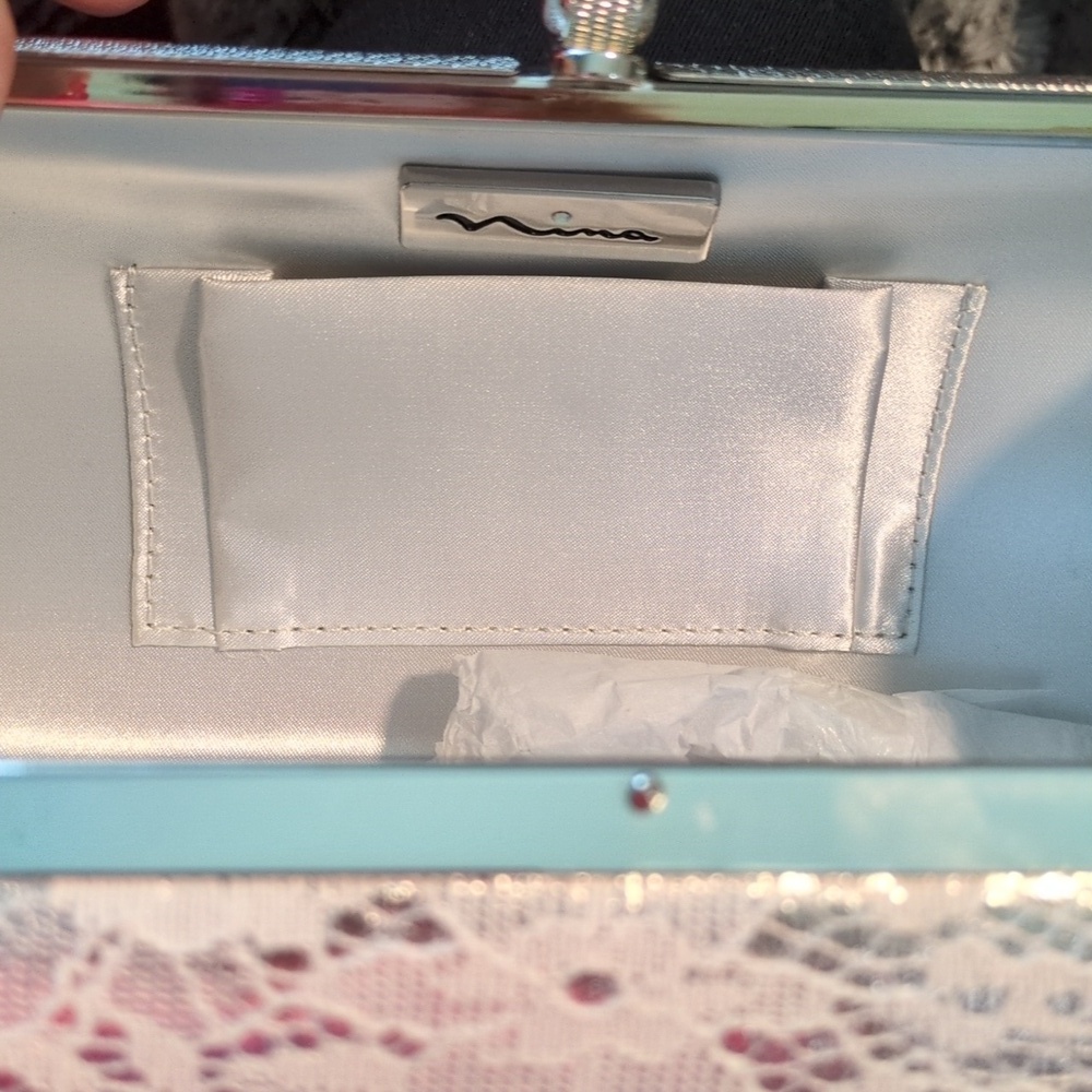 Nina Audra Vintage Style White Lace Clutch - Picture 2 of 3